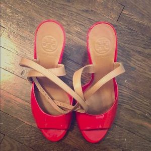 TORY BURCH 7.5M RED WEDGES